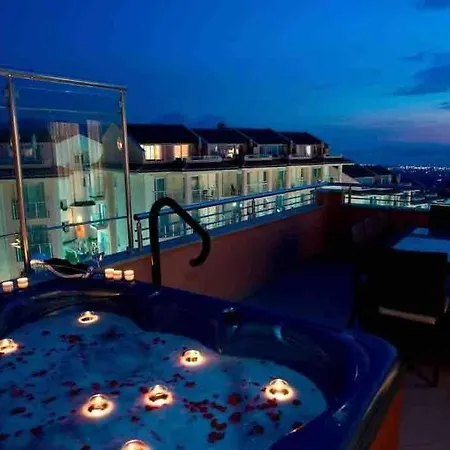Private Dublex In Wyndham Apartment *